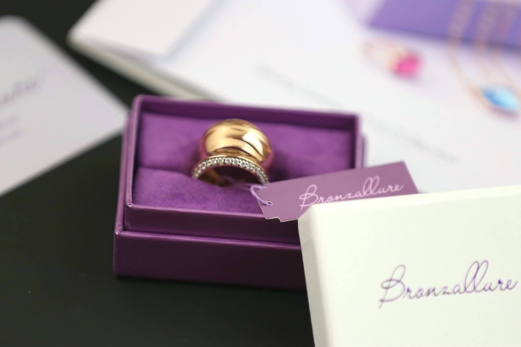 writerfri's tweet photo. "Né una nota di più, né una nota di meno..." @Bronzallure !!!
#ilovebronzallure #definitelyrose #fashion #jewellery https://t.co/7RmKvoBtjh
