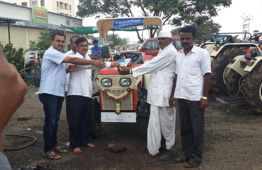 SwarajMaHa's tweet photo. #Swaraj tractor delivery to #MAIDC customer today ... https://t.co/teYfAqsEaF