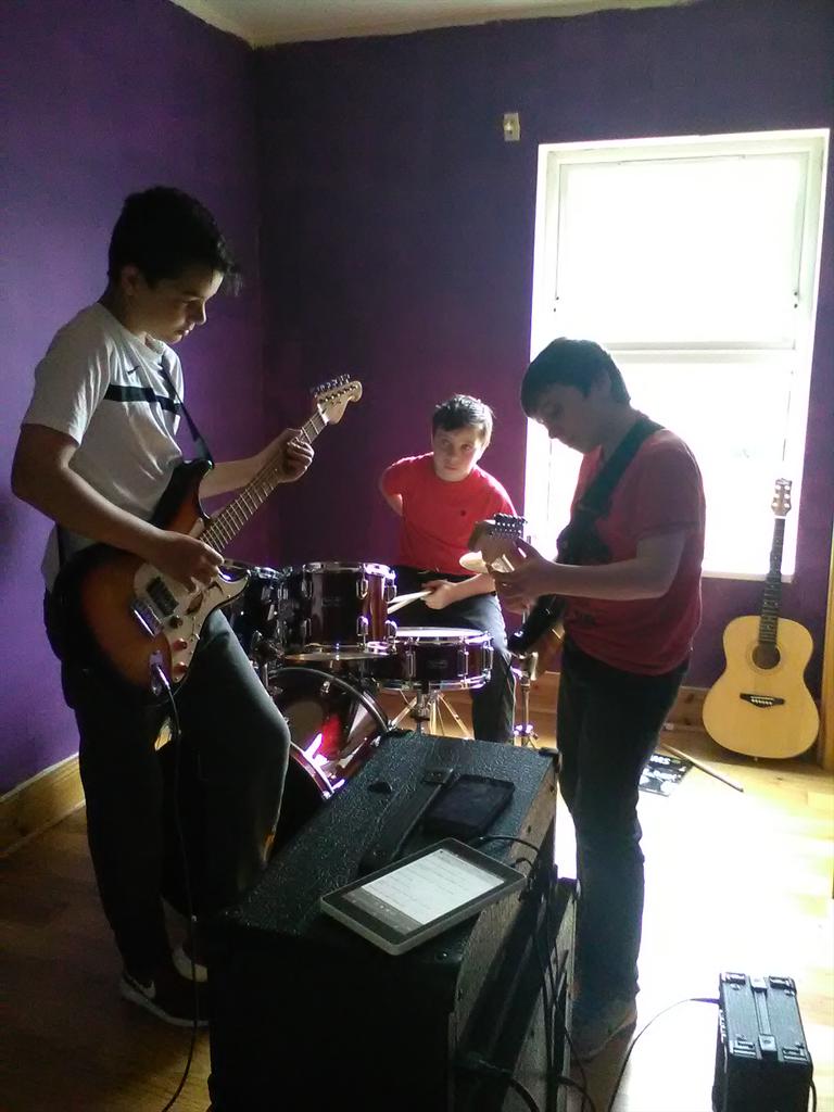 MurphysMagic8's tweet image. Bit of Music in my hall lol