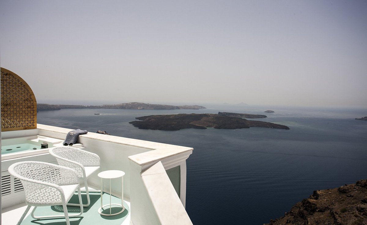 Santorini's latest suite of paradise: wlpr.co/ymNtZv
