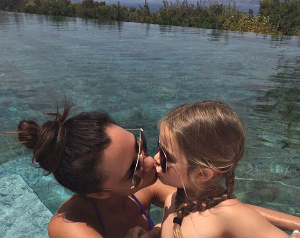 MandBonline's tweet photo. what is the world coming to if you can't even kiss your own daughter #VictoriaBeckham https://t.co/Ok5x39tWuP