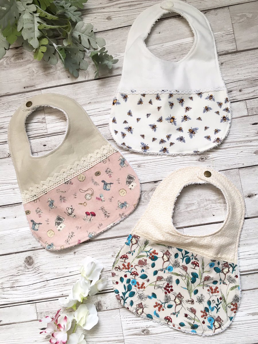 AshleyRoseMade's tweet image. Lace trimmed bibs available in many of our fabrics. Boys too. #handmadehour