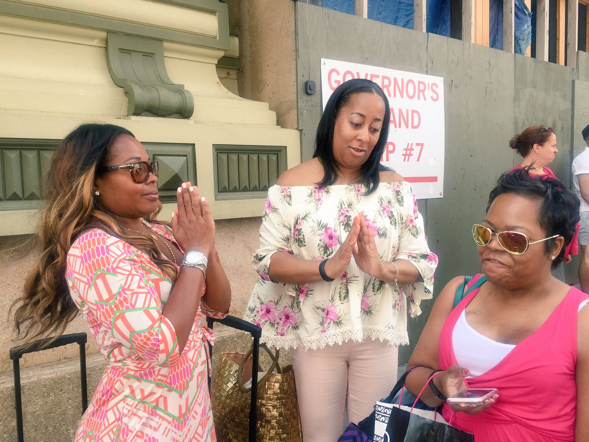 LCAisFabulous's tweet photo. #Praying for great weather #PinkPic #SummerVibes #Ferry #nyc https://t.co/3fmZVGzYUe