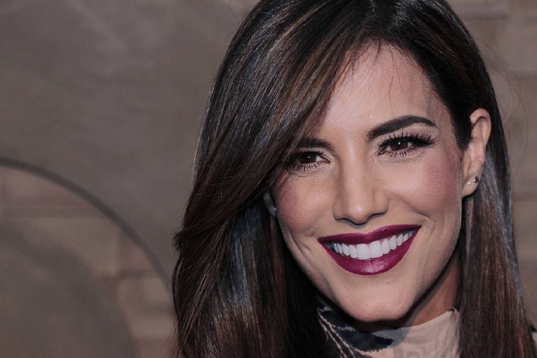 GabyEspinoCrew's tweet photo. Is she even real?😭😍❤️ https://t.co/MvOm1dRq5R