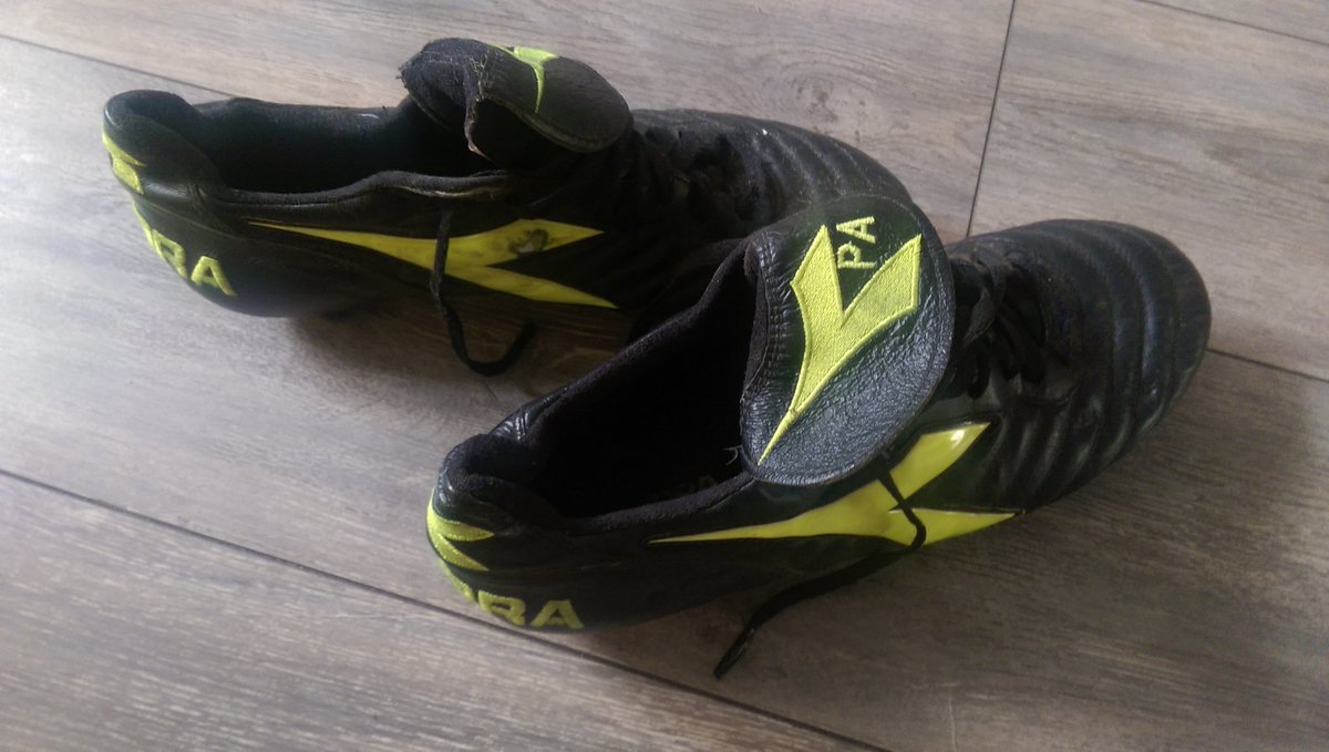 diadora football boots 90s