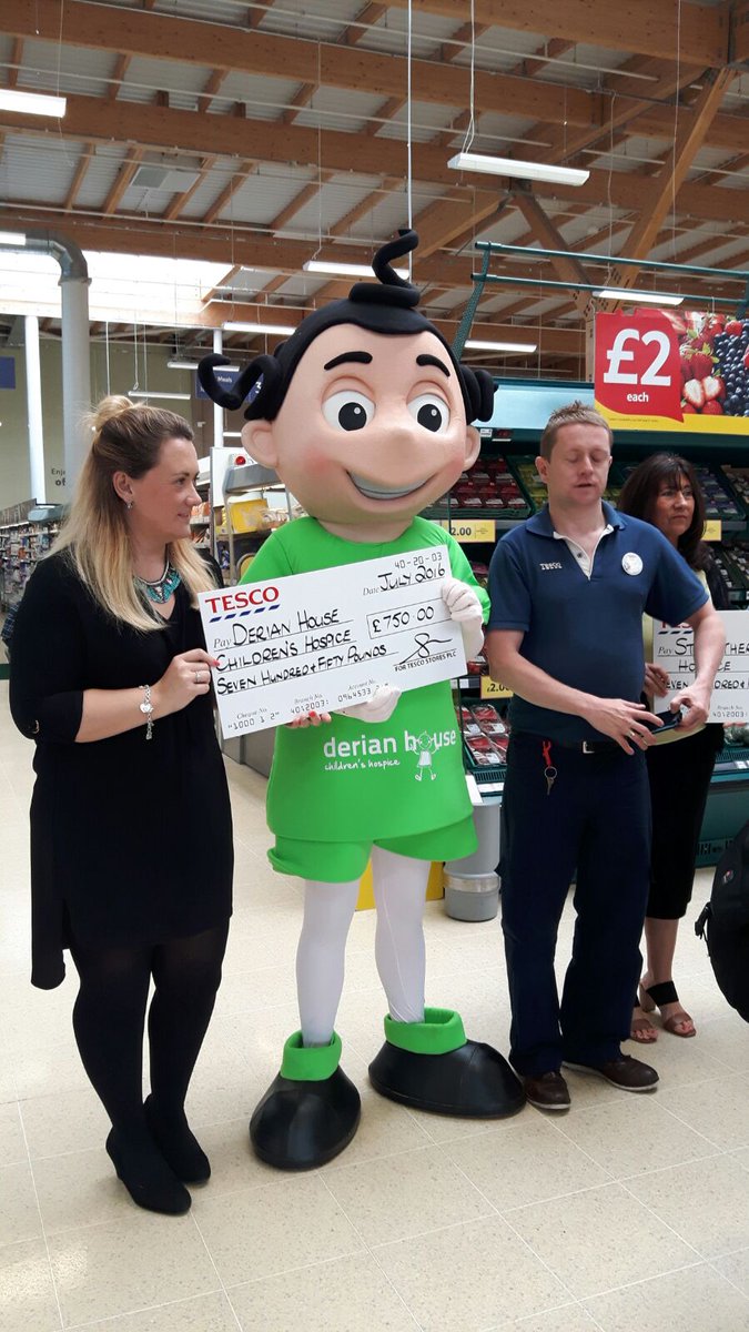 BuckshawTesco's tweet image. in store today Derian Dan got presented with a cheque for £750 for @DerianHouse #localcommunity @stopforth_paul