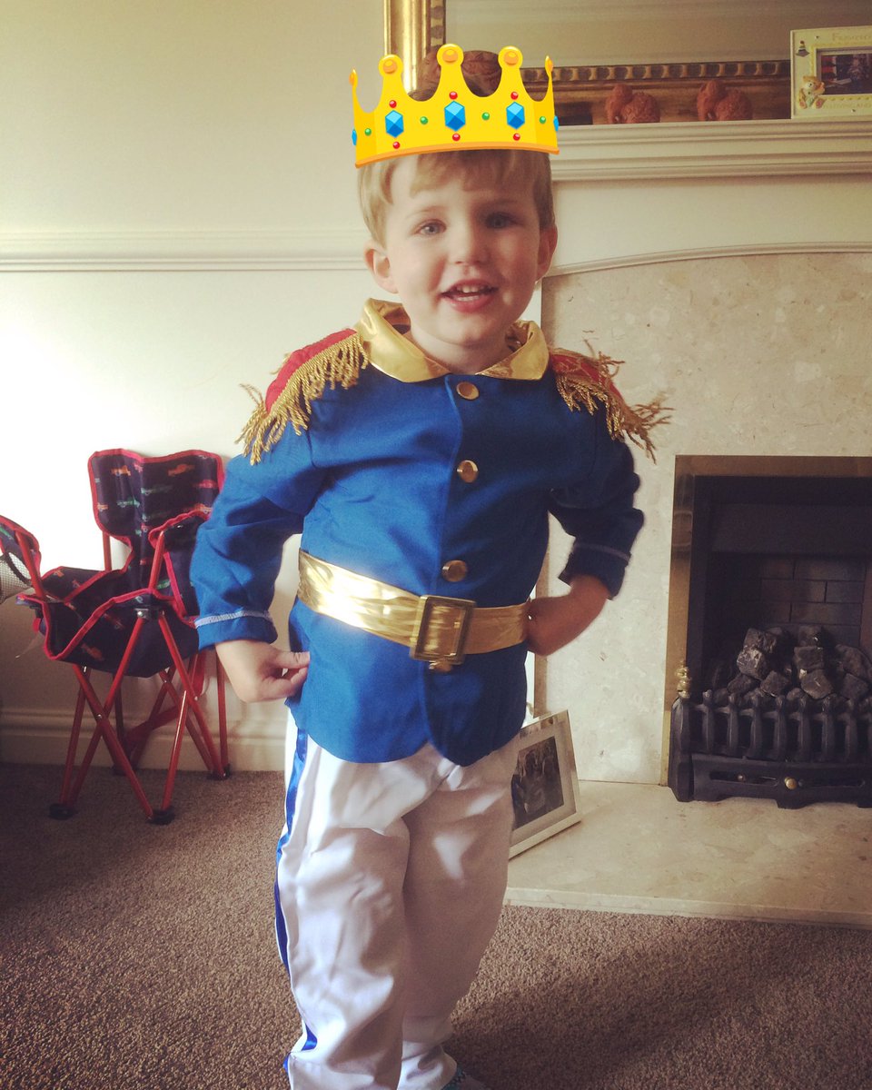 hunbun29's tweet photo. My cute Prince Charming, looking for Cinderella.13 sleeps till #Disney #Disneyland #Disneylandparis @DisneyParis_EN https://t.co/nrWoYoiwty