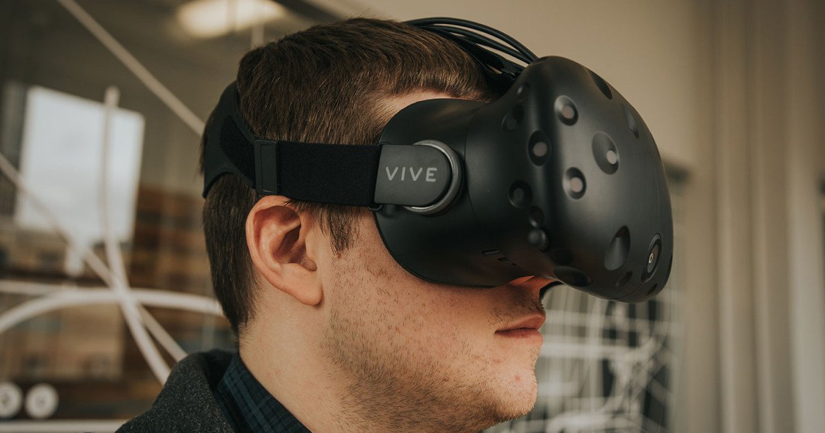 DigitalTrends's tweet photo. Rumor: A slimmer, sleeker @htc Vive is expected to arrive by the end of the year https://t.co/PT2zfEnbfE https://t.co/jQOuBm0kBv