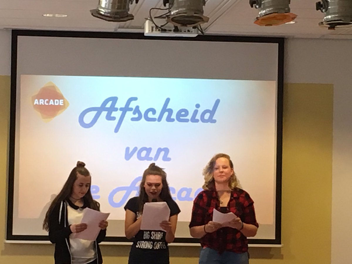 ArcadeHengelo's tweet photo. De tweedejaars namen vanavond afscheid van de Arcade #toppers #bedankt @ArcadeHengelo https://t.co/p0Zg9oU3hJ