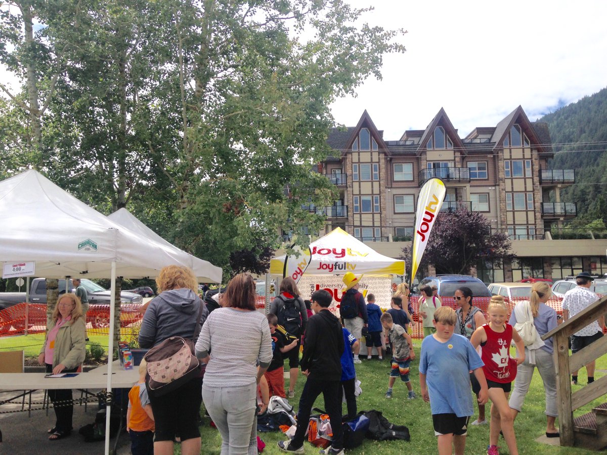 JoytvBC's tweet photo. We're JOYful to be at #HarrisonFest2016 for ChildrensDay! We have photo props, tattoos &amp; lollipops! @harrisonfest https://t.co/jWI9uHAcl5