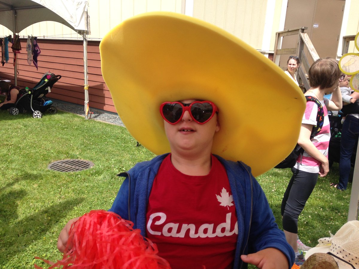 JoytvBC's tweet photo. We're JOYful to be at #HarrisonFest2016 for ChildrensDay! We have photo props, tattoos &amp; lollipops! @harrisonfest https://t.co/jWI9uHAcl5