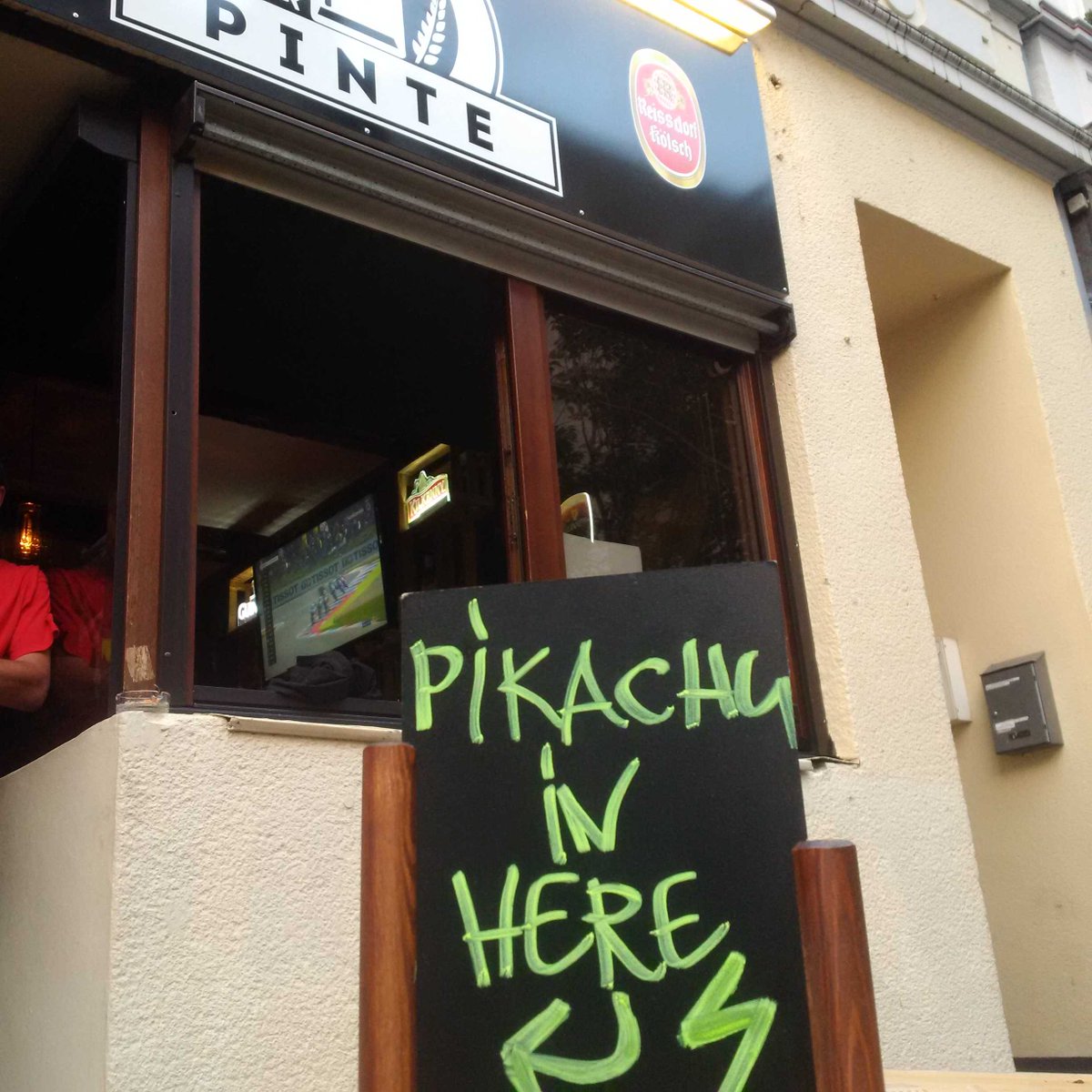 MaxHeier's tweet photo. Leute #trollen 2016. #pokemongo #bonn #pinte #pintebonn https://t.co/EBWBbGD9Tk