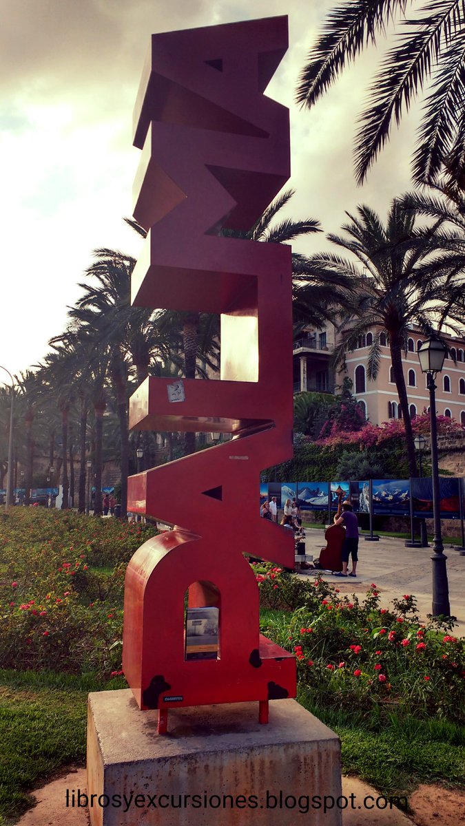 Margalidaramon's tweet photo. Una passetjada per "Palma, crònica sentimental" #ClimentPicornell @ifeelbook https://t.co/1PwTgQnWLu