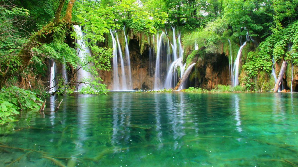 PictureEurope's tweet photo. Plitvice Lakes National park, Croatia 😍

World famous for its lakes,Caves and Amazing Waterfalls! https://t.co/EyyokcYbKe