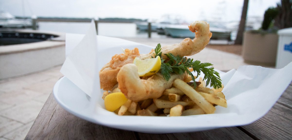 lokalseabar's tweet photo. Fried food and beautiful views make for the perfect midweek treat! #eatlokal #bohicket #chseats https://t.co/yHMaaGBMuV