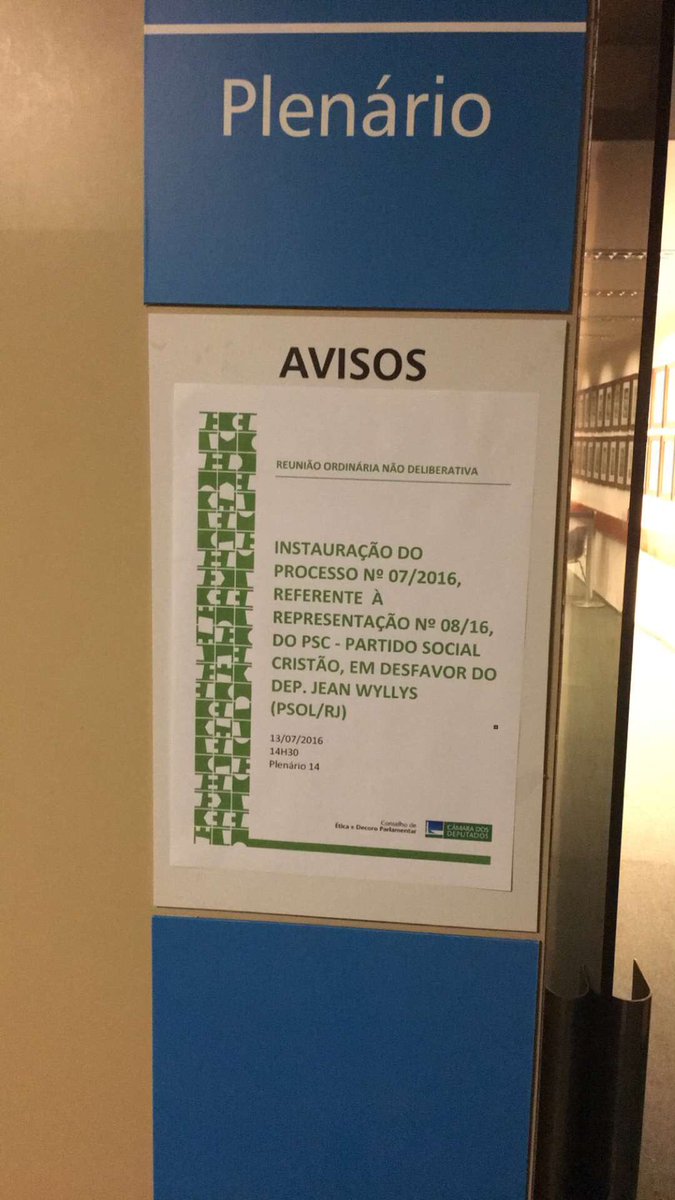 BolsonaroSP's tweet photo. Sessão do Cons. Ética q analisaria processo contra Jean Wyllys é adiada. Se fosse contra Cunha falariam q é MANOBRA. https://t.co/czNcRVLwlB