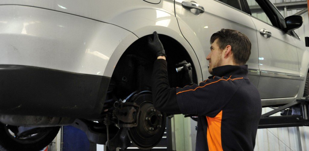 We offer car servicing, MOTs &amp; repair, towbar fitting, tyres &amp; more. Visit harlandfletcher.co.uk/service/auto-s… #PontCasHour