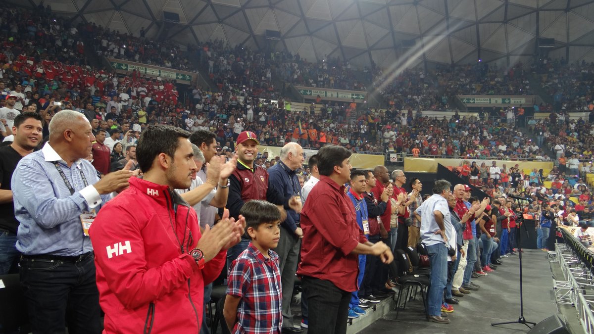 Pdte del <a href="/PoliedroCaracas/">Poliedro de Caracas</a> <a href="/potroalvarez/">El Potro Alvarez</a> siempre apoyando los grandes eventos del deporte nacional.