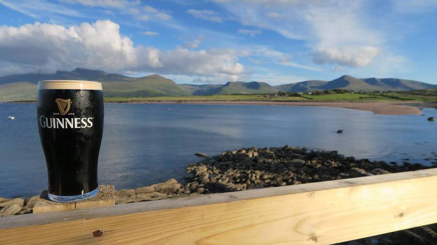aoifedowd's tweet photo. Mad for this view/pint. Hurry on holidays! #Brandon #Dingle #Kerry #WildAtlanticWay @wildatlanticway #instaireland https://t.co/g82wFQPz0y