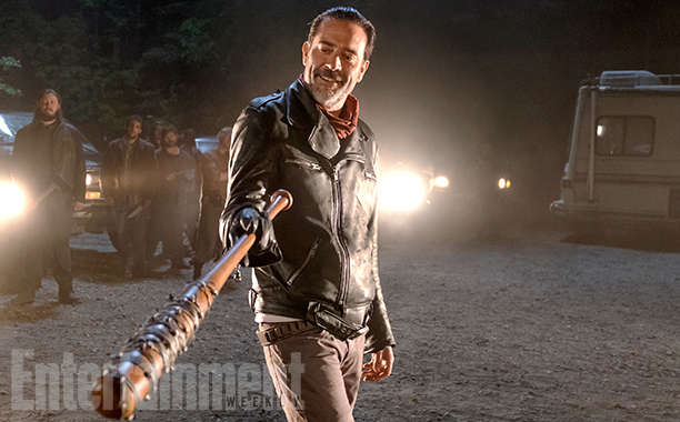 WalkingDeadIT's tweet photo. La prima immagine ufficiale della Settima Stagione rilasciata da AMC #TheWalkingDead https://t.co/lmV9pFqOYY