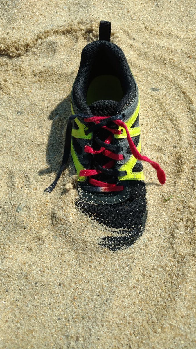 TyeTheShoe's tweet image. Hey all....we are in Wellfleet taking pix of #Tyes in the sand.  Give us a holler if you see us!  #etsy #shoestring
