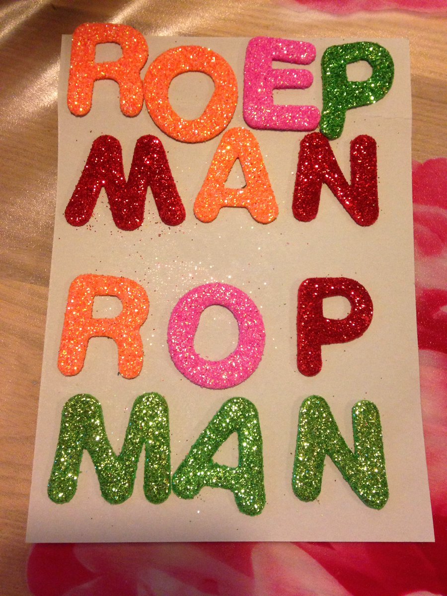 Dochter in de ban van letters en woorden: "mam, kom mee, ik kan de letter oe niet vinden." Bijna groep 3.