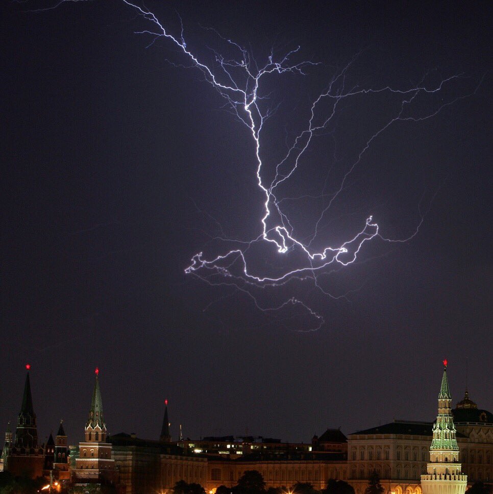 В москве молнии В москве молнии