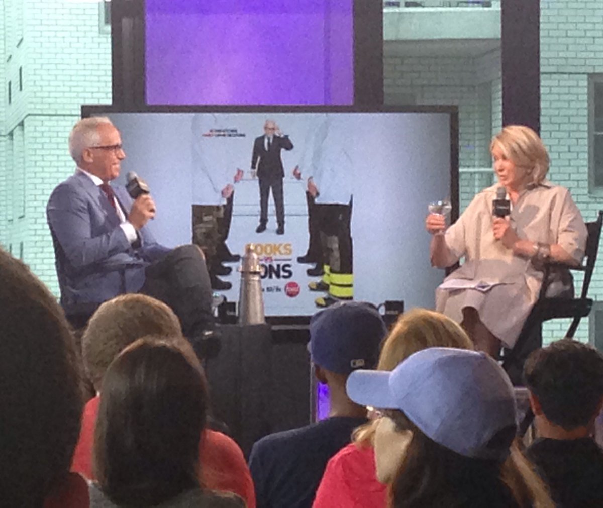 MufsinM's tweet image. The foodie in me is excited to see @gzchef and the great @marthastewart. #CooksvsCons #Foodnetwork #BuildSeries