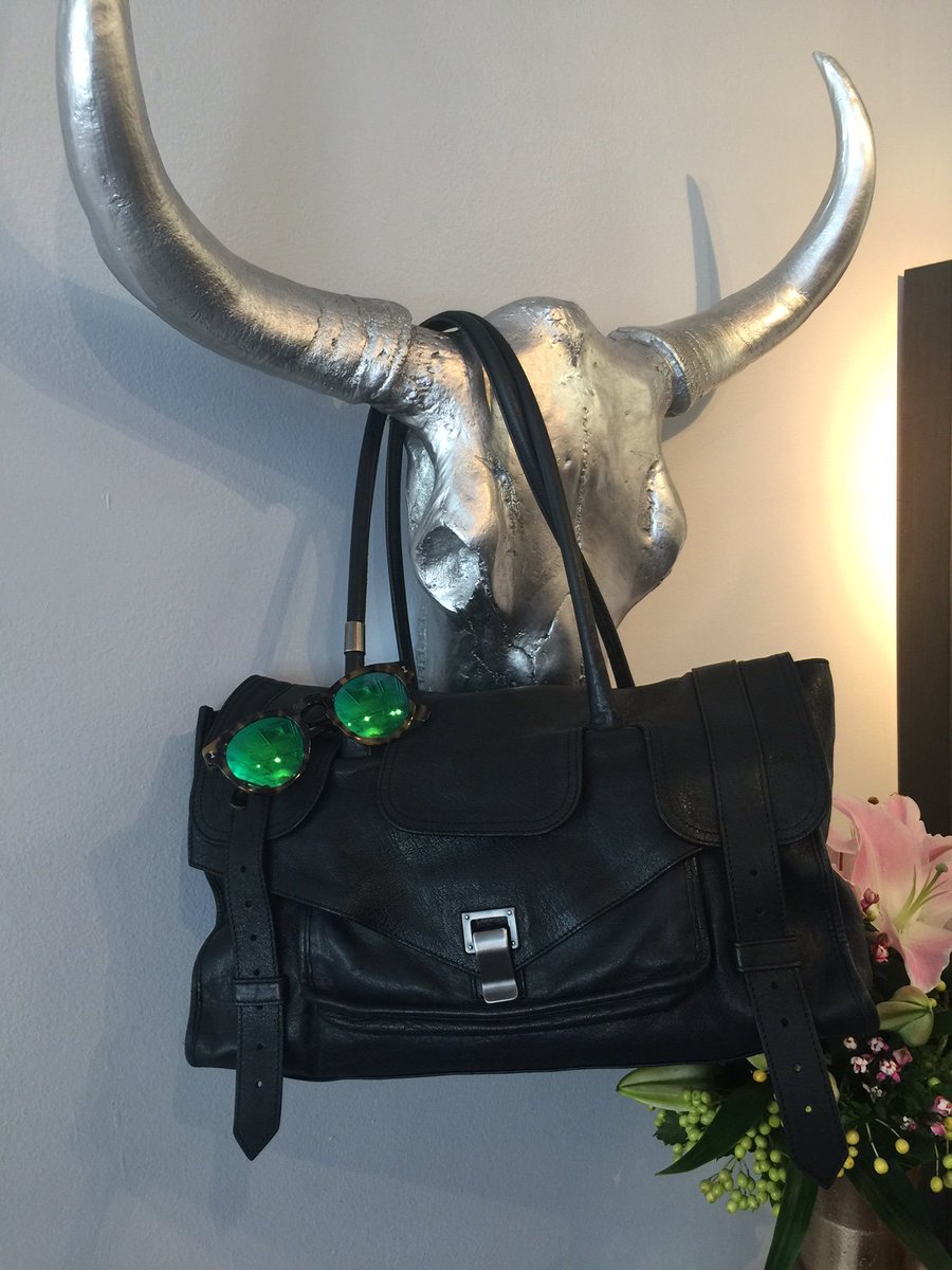 StyletribeCO's tweet photo. Today's accessories are a #proenza handbag, and #illesteva sunglasses! https://t.co/tWwJD8XCH5