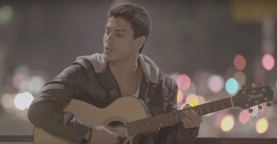 todateen's tweet photo. Arthur Aguiar lança clipe fofo de “A Flor” #AFlornoVideoShow
https://t.co/vUL7HkBakV https://t.co/XIsvS6u0It