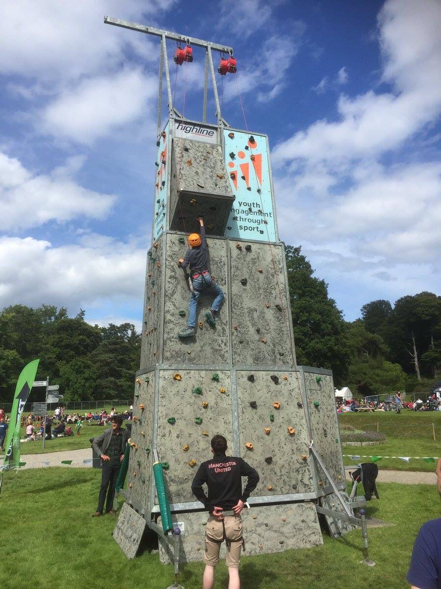 Chez_Le_Fab's tweet photo. Fabulous #event @Pent_Ireland @KingJohnsCastle with activities @GetWestAdv and 
#AbFab #Vintage #Fair 
#eventhour https://t.co/uOFfuRZgeK
