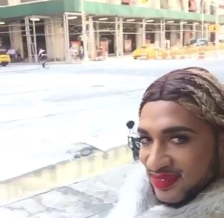 Me reading Calvin Harris tweets. Drag Taylor plz.