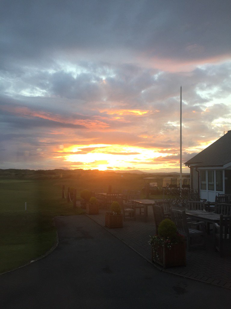 Unbelievable sunset tonight here <a href="/royalstdavidsgc/">Royal St.David's GC</a>