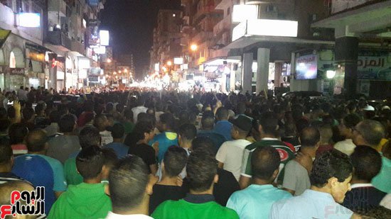 youm7's tweet photo. بورسعيد تنتفض بعد حبس العميد والداخلية تفرق المتظاهرين بالقنابل 
https://t.co/3QDGGYxXOg https://t.co/GhehuhYC0G