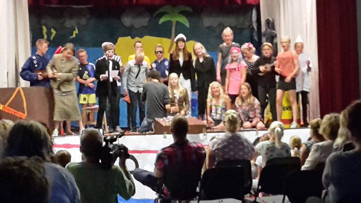 Zoon vanavond afscheid genomen van <a href="/obsderozebottel/">Obs de Rozebottel</a> Wat een mooie avond met een super leuke musical!