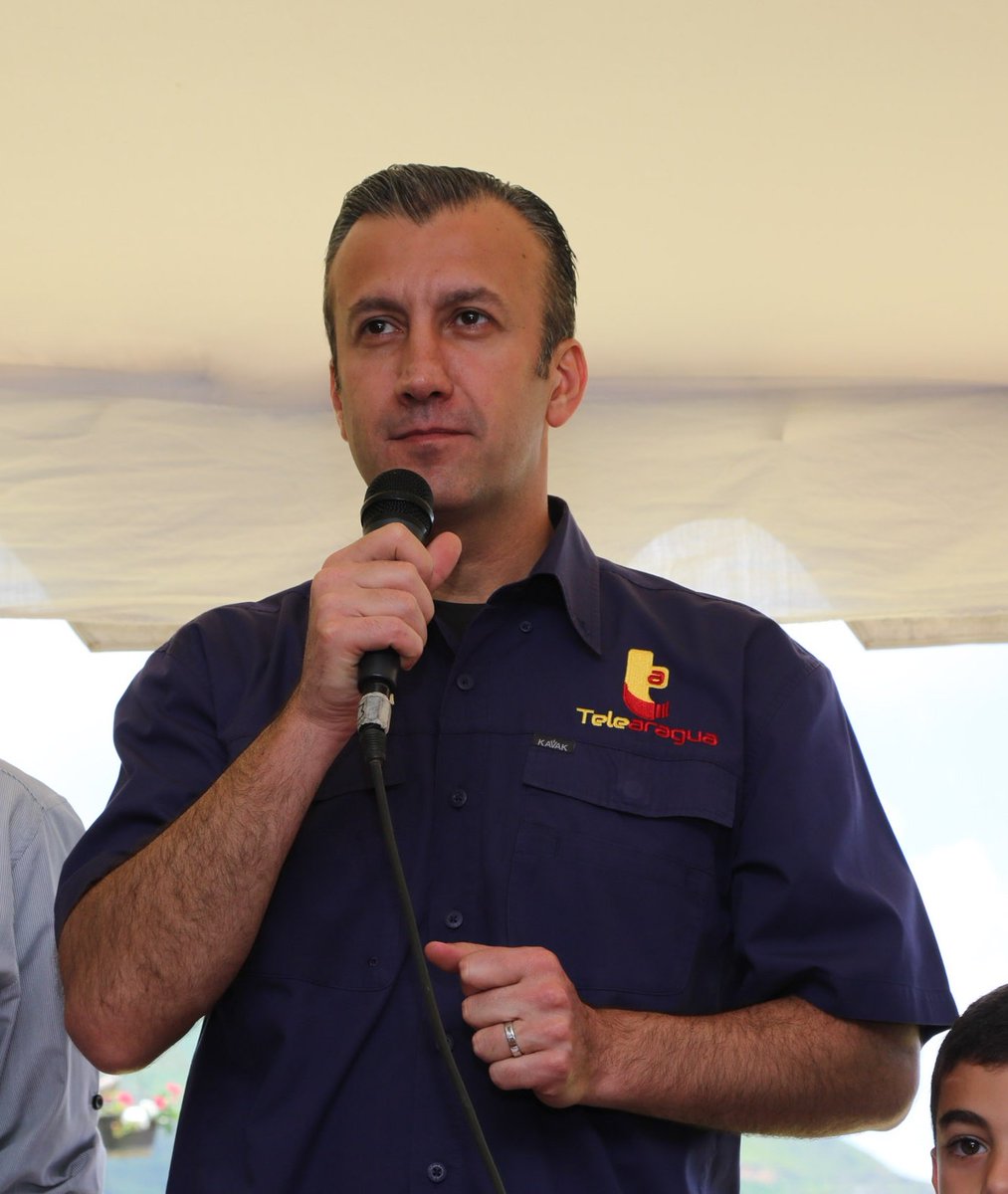 CarylBertho's tweet photo. "Si hiciera falta más recursos para tovar ¡CUENTEN CONMIGO!" Le Dijo @TareckPSUV a los trabajadores del campo! https://t.co/hydr6bwwSF