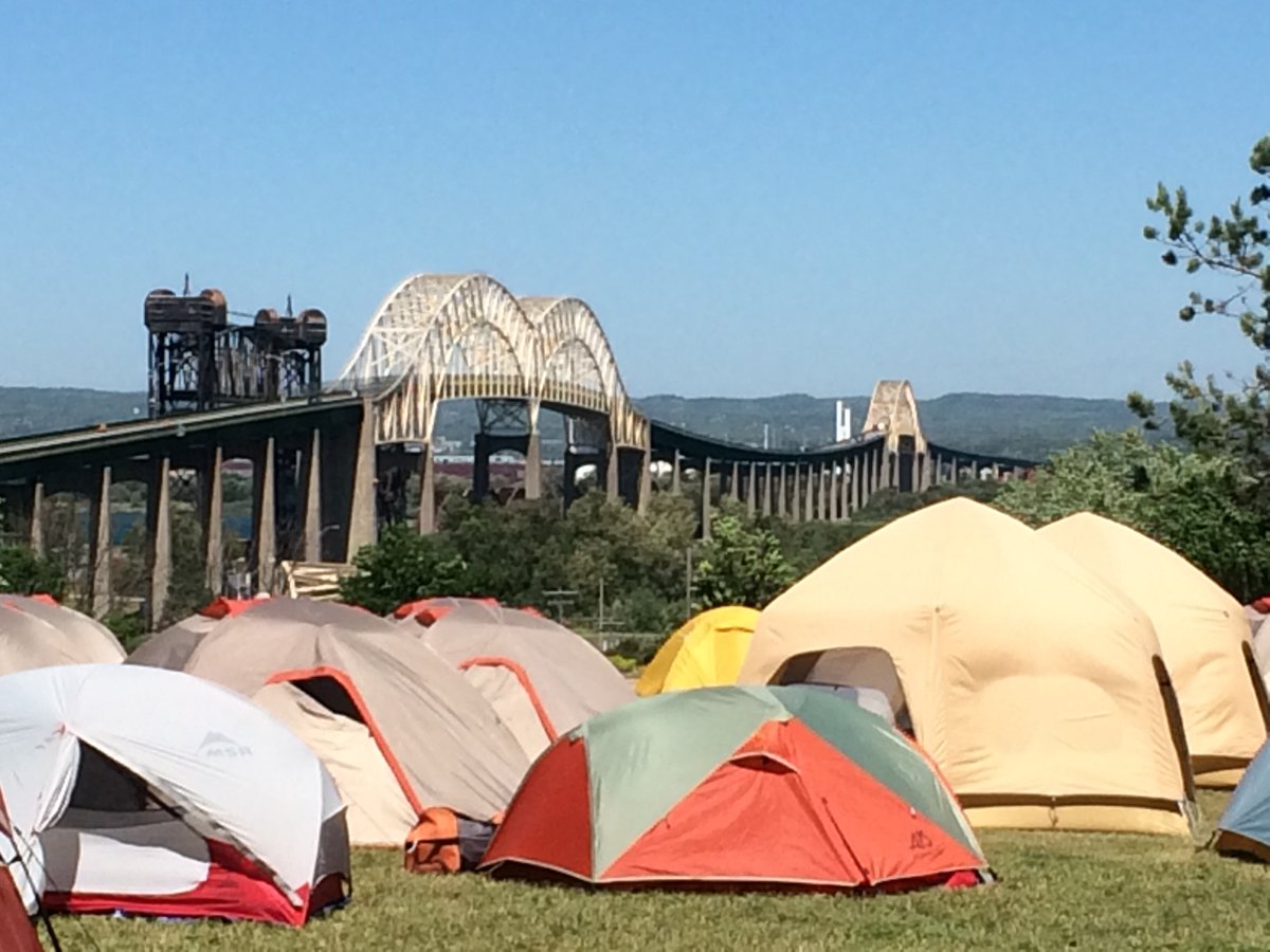 MittenStatePro's tweet photo. Tents up at the bridge! #lmbtours #mup2016 https://t.co/pPgiF35kiU