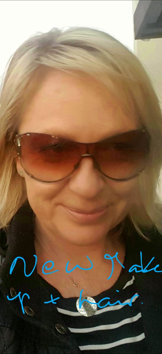 missmelf1's tweet photo. Me and younique makeup products https://t.co/4EHyTmdrUS