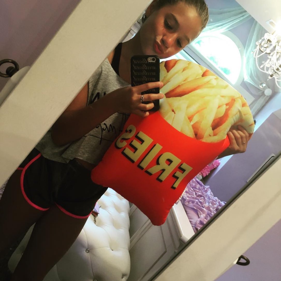 kenzie's tweet photo. #NationalFrenchFryDay 🍟🍟🍟 https://t.co/DQ3C6baYD9