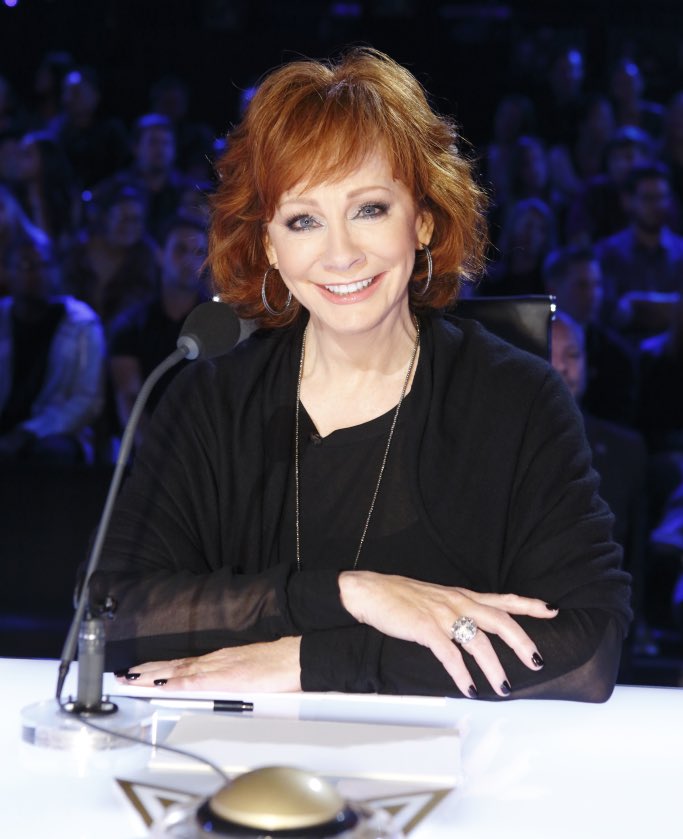 howiemandel's tweet image. RETWEET if you're excited for @Reba to guest judge on @nbcagt tonight! #JudgeCutsAt8