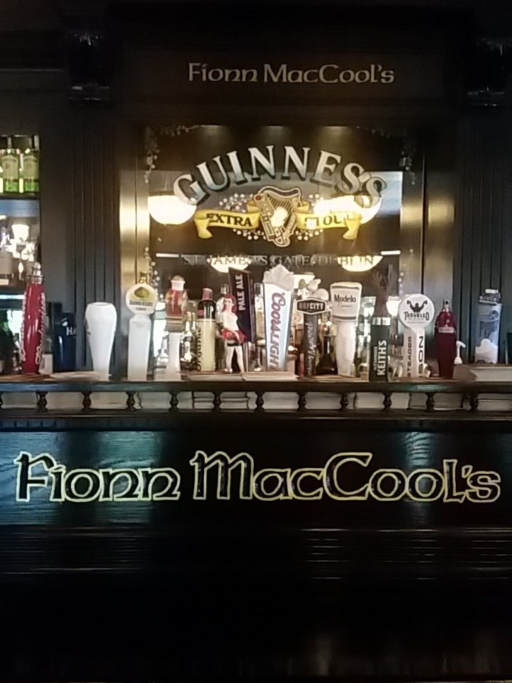 JLmckinnon83's tweet photo. Full wood today at lunch and in 30 minutes our happy hour all pints $6 till 6 and 2 for 1 appies #reddeer #fionnsrd https://t.co/XjCExV6Ip0