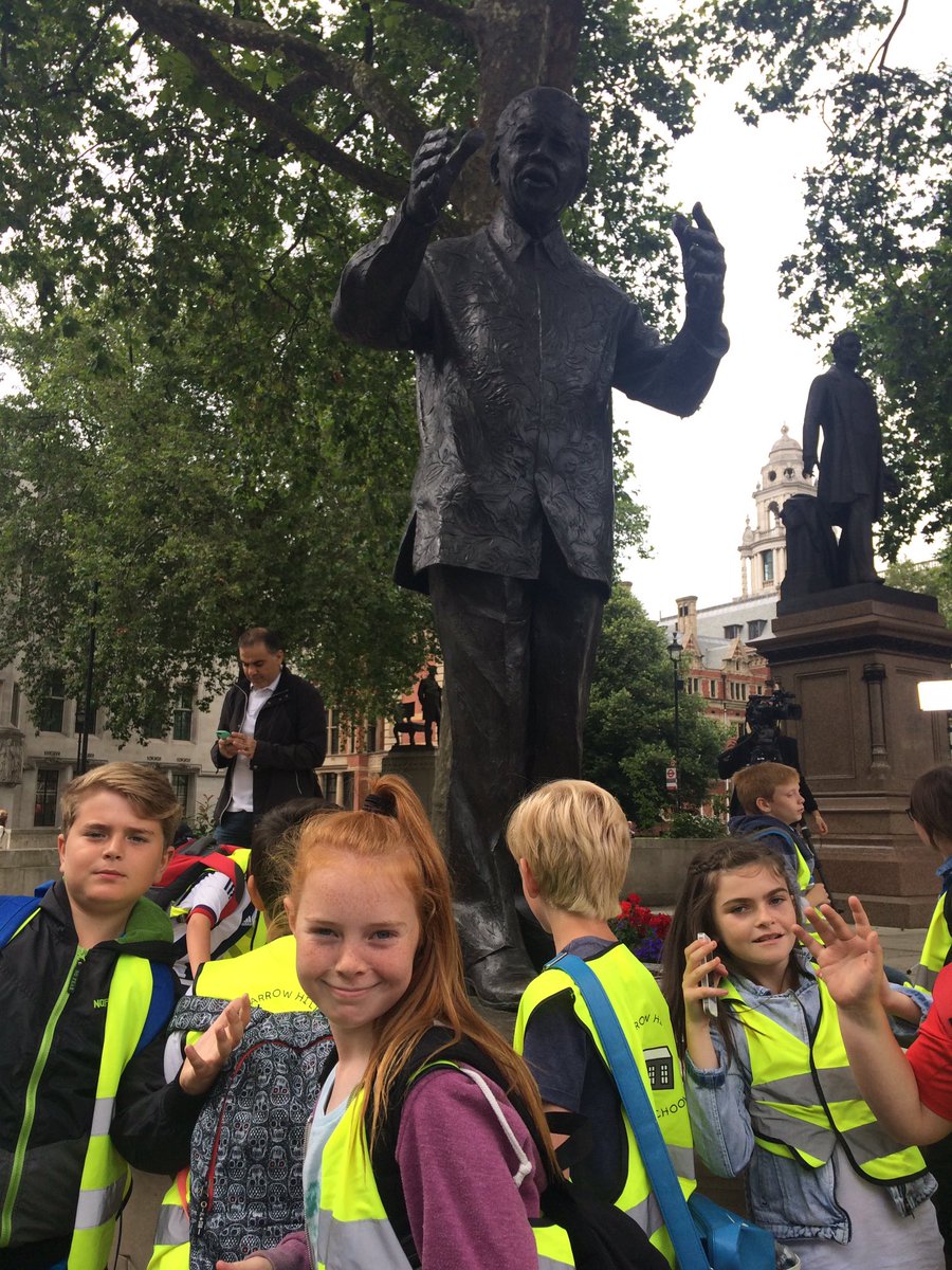 Talking to protestors about their cause and meeting a true hero  on Parliament Green! <a href="/tobyperkinsmp/">Toby Perkins MP</a> @Mick4LGHH