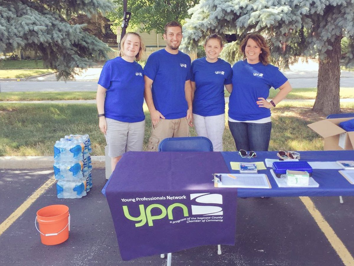 SaginawYPN's tweet photo. It's a great evening at @LightUpTheCityS! #LUTCS #YPNGivesBack @UwSc @ConsumersEnergy https://t.co/3V1HhkG9AA