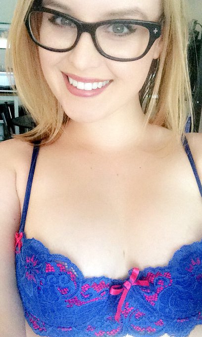 On MFC nowww 😘❤️ https://t.co/YTeljKbmk2 https://t.co/WGclDv2WVR