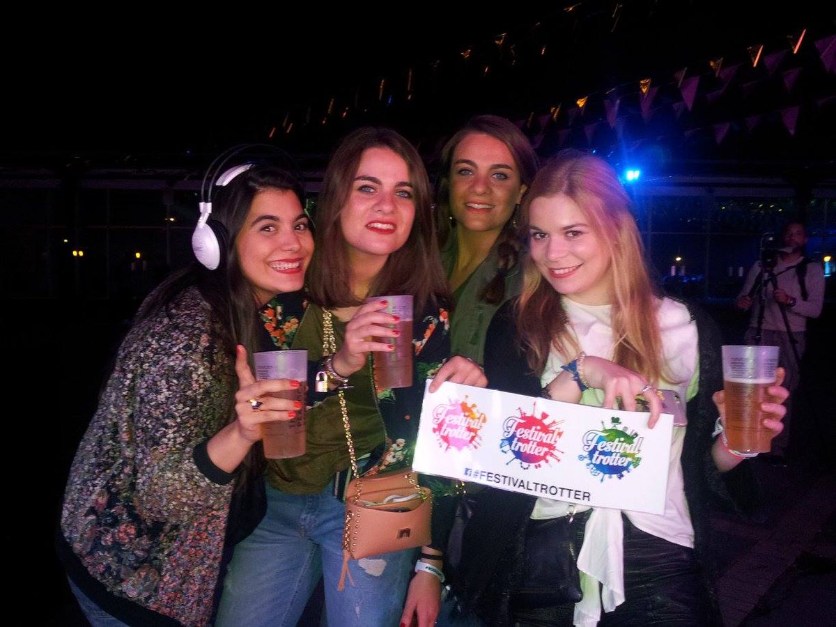 Festi_Trotter's tweet photo. la Team @Festi_Trotter était présente le 13/04/16 au @PeacockSociety . 
#PeacockSociety #Festi_Trotter https://t.co/O4UVsb2ANE
