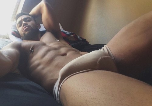 CnS2XTwXgAAUYY9.jpg:large