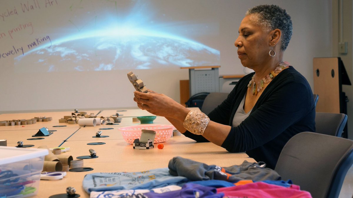 RT <a href="/MindShiftKQED/">MindShift</a>: What Colleges Can Gain by Adding Makerspaces to Their Libraries ow.ly/JBnk302e1mD #makered