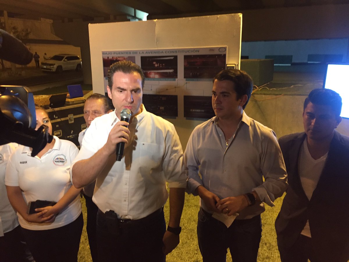 reportecoco's tweet photo. Iluminando @mtygob en dos meses estarán instaladas las lámparas bajó de puentes @AdrianDeLaGarza @mexnewz https://t.co/gMbvbAm0vs