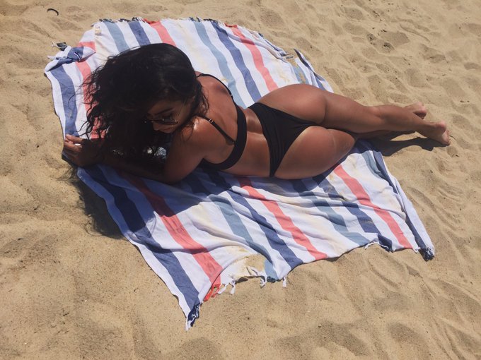 No filter needed on my toasted back and buns 😒 https://t.co/iponDg2UZ4