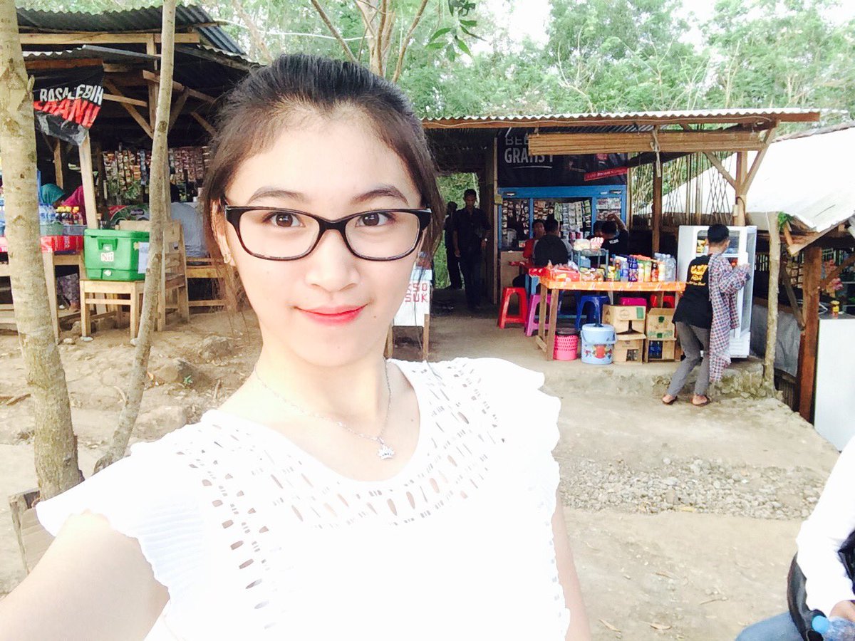 _shanindira's tweet photo. Semoga hari ini bahagia💓 
Ini foto pas jalan2 di jogja kemaren hehe:)) https://t.co/aAHPOxYhQ8